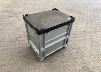 Klappbehälter mit klappbaren Längsseiten