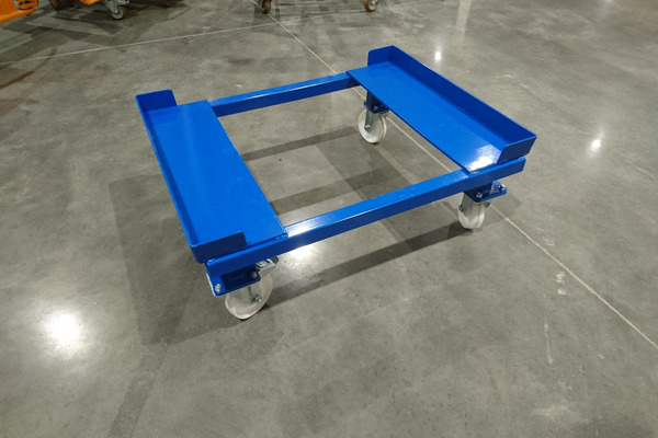 Palettenfahrgestelle für Behälter